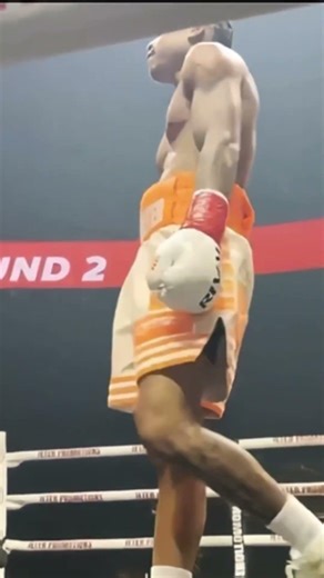 Scooter Davis ￼ spectacular second round knockout 🚨🚨🚨🚨🚨￼