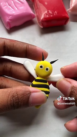 Easy DIY Bee Craft Tutorial for Everyone