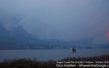 Wildfires merge into 32,000-acre blaze near Portland, Oregon