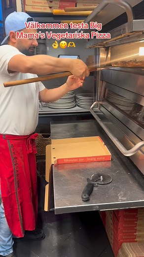 2.3K views · 101 reactions | #skane #pizzaparty #malmo #mat #pizza #malmöff #copenhague #malmöfestivalen #färskaråvaror #danmarkdejligst #pizzaplace #pizzalovers #pizzaman #pizzaplanet #pizzabar | Big Mamas | Facebook