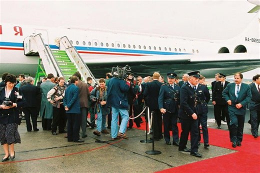 Russian ambassador ‘exquisitely embarrassed’ over ‘drunken’ Boris Yeltsin’s inability to leave plane during Shannon stopover to meet Albert Reynolds