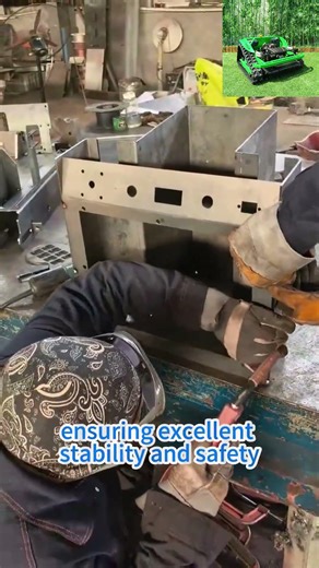 remote operated rubber track grass cutter, Vigorun remote control caterpillar grass cutter