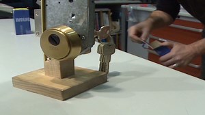 Pamplona locksmiths fight evictions