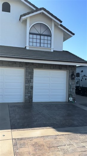 Two weeks later and we’re wrapping up this Riverside project 🎨 Doing the final walkthrough — fixing every tiny paint drip, overspray, and touch-up before the customer walkthrough. It’s the little details that make the big difference 👊 At Videma Painting Solutions, we don’t leave until it’s perfect. 📍Riverside, CA 🌐 videmapaintingsolutions.com 📞 (909) 253-2019 #PaintingTransformation #RiversidePainter #HomeMakeover #FinalWalkthrough #PaintingDoneRight