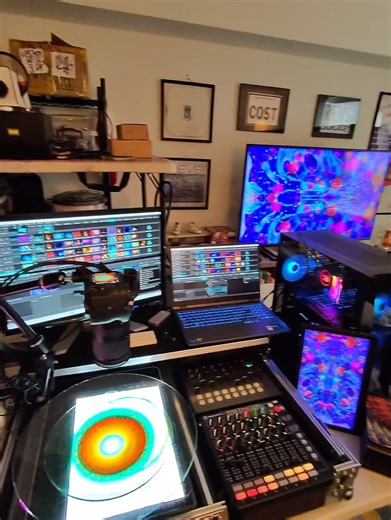 2.3K views · 76 reactions | New set up, who dis? #4k @resolume #liquidlightshow #concert #arena #system #liquidlight #visuals #analog #digital #hybrid #vj #vjlife #liquid #oldschool #analogvisuals #classic #roadcase | Liquid Light Lab | Facebook