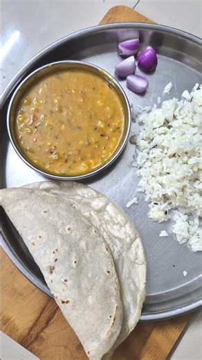Simple Homemade Gujarati Dinner Thali | Dal Fry, Jeera Rice, Salad & Jowar Rotla