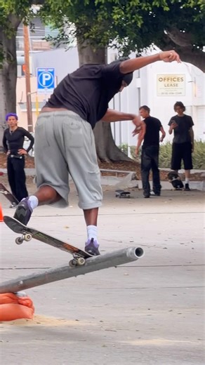 Ishod Wair Back NoseBlunt Broken Light Pole 😳 #nkavids #skateboarding #skateboardvibes