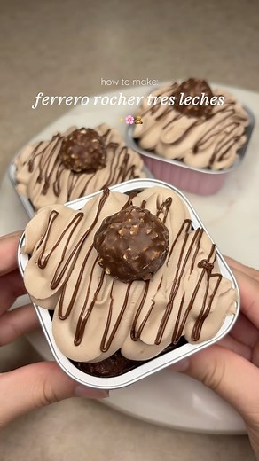 janet l. 𖦁 ݁₊ . on Instagram: "tiktok: xjanetlopez🎀🧸 #explore #baking #aesthetic #mexican #tresleches #chocolate #cake #recipe #receta #recetas #recetasfaciles #mexicana #comida #postres #postresdeliciosos #postresfaciles #antojos #antojitos #parati #trending #latina"