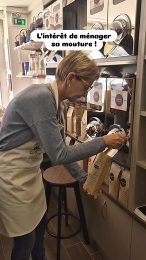 Le choix de la mouture est essentiel pour l'extraction optimale des arômes. ⚠️Une mouture trop fine ou trop grossière affecte le goût et la texture du café. 1. Mouture grossière (sable épais) Cafetière à piston Cold Brew (infusion à froid) Cafetière Chemex 2. Mouture moyenne (sucre en poudre) Cafetière filtre (type Melitta, V60, Kalita) AeroPress (infusion longue) 3. Mouture fine (sucre glace) Machine espresso (classique ou semi-automatique) Moka (cafetière italienne, type Bialetti) 4. Mouture t