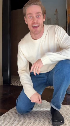 I got invited to my first Broadway show, and I LOVED it! @mincemeatbway 💛 My big sister Tika was lucky enough to attend 3 Broadway shows, and I’m so happy I get to continue this NYC tradition. Thank you @mincemeatbway for having us, one of the best shows I’ve seen! And thank you @grig.paris for the perfect coat to wear to this eventful occasion. Thank you @jakmalone_ @ohhey_brandon and @dracula.the.italian.greyhound for meeting me backstage and being so welcoming. Go see @mincemeatbway on Broad