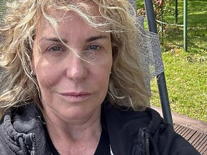 La foto senza filtri, poi l'offesa: perché si parla del selfie di Antonella Clerici