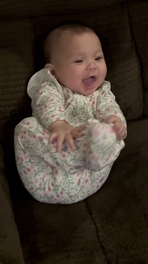 Baby Alissa playing with her feet #babyalissa #haveitoldyoulatelythatiloveyou #growinguptoofast