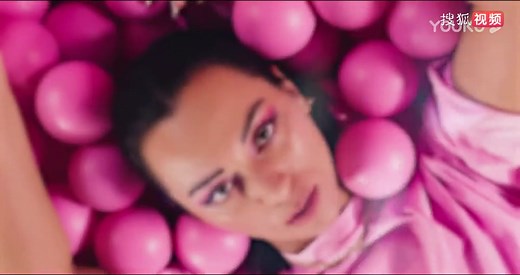德国饶舌女歌手Karen ft.Esther Graf《Dynamit》