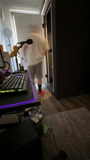 Studio apartment BOOTH INSTALL!