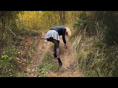 Walking without shoes, Vika losing high heels mules, losing shoe walking, lost high heels (# 855)