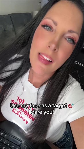 IG: Lillyan.blue | face