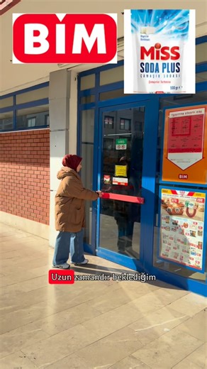 𝓓𝓔𝓜𝓔𝓣𝓒𝓔 🌼 on Instagram: "Sizin en sevdiğiniz temizlik ürünü hangisi ? Tüm zorlu lekelerin üstesınden geldim! 🤩 @missharikalardiyari Evimde cıkmayan lekem yok deme sadece bir ürünle heryeri misliyoruz 🧼🫧 Size evınızı ve esyalarınızı ilk günkü gibi yapabileceğiniz süper pratik ve ekonomik bir yöntem gösteriyorum! Videomu beğenmeyi ve bir arkadasınıza gönderip beni takıp etmeyi unutmayın 🌸 #isbirligi #bimaktüel #bim #temizliktuyolari"