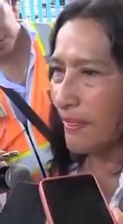 #Acapulco La alcaldesa de Acapulco contesta a sus adversarios ¿Yo qué culpa tengo que haya un pueblo que me ame y me regale cosas? Esto al ser cuestionada sobre el presunto regalo de una gargantilla de 200mil pesos | Radar Noticias Guerrero