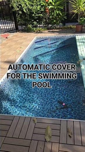 Automatic cover for the swimming pool.