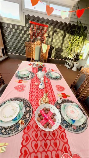 Exited for the #wutheringheights premier 💕🌷🌸 so I’ve set up the Dining room in honor of Emily Brontë , Mother’s Day and #valentinsdag ready ♥️💕🌸🌷🥰 #diningroom #porsgrunn #royalcopenhagen