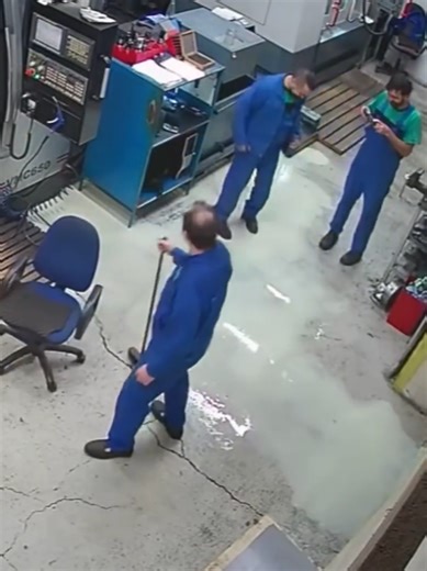 Naughty co-workers#cncfrezar #cnc #cncmachine #fail #crash | cnc machine