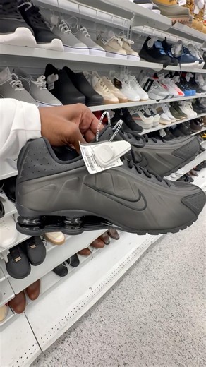 Nike Shox R4 in triple black 🔥 #shopping #shoes #sneakers #kicks #explore #tiktok