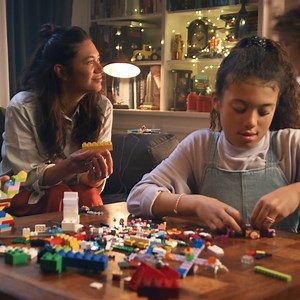 8.2K views · 104 reactions | Vous souhaitez offrir à 1,5 million d’enfants dans le besoin la possibilité de jouer avec des sets LEGO ? Il vous suffit de construire votre étoile LEGO et de la partager avec le hashtag #BuildToGive | LEGO | Facebook