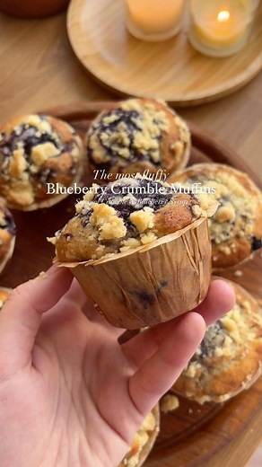 Baked by Laora on Instagram: "Blueberry crumble muffins 🫐🧁 This is the only blueberry crumble muffin recipe you will ever need! It makes the perfect muffins every single time!✨ In the video I made a doublebatch, so don’t get confused by the quantaty of ingredients. The recipe below is for 12 cupcakes. You can store them up to 3 days in an airtight container or plastic bag. Blueberry muffins: 150 g yogurt or buttermilk 200 g fresh or frozen blueberries + 1 tsp flour 240 g all purpose flour 180 