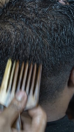 9.5K views · 90 reactions | Satisfying Head Scratching With Comb And Neck Cracking #reels #asmr #combmassage | Home ASMR clinic | Facebook