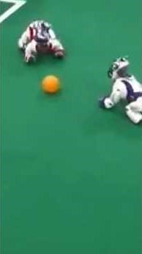 Les robots chiens existent depuis 25 ans… et ils ont commencé par jouer au foot ! 🤖⚽