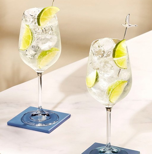 Enjoy Le Grand Fizz, a cocktail made with GREY GOOSE® Vodka.