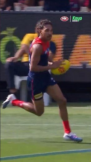 Latrelle Pickett lights up the MCG - 2026, Rd 1 - Fox Footy ‪@foxfooty‬ #afl #melbournefc