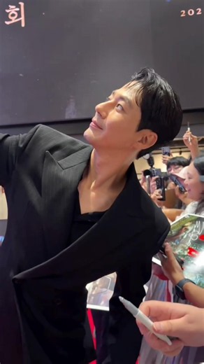 Jo In-sung Attends ‘Possible Love’ Press Screening Ahead Of Korean Release 🇰🇷🎬