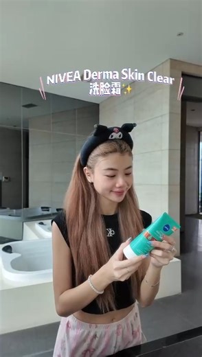 whip-whiplash 熬夜狂欢也能无惧痘痘的秘密竟是… NIVEA Derma Skin Clear 系列！蕴含三种强效抗痘成分Salicylic Acid, Niacinamide, 和Sea Salt，特别是他们的洗脸霜✨能深沉洁净并有效抗痘，只需短短七天效果显著！💧 宝宝们也可以试试他们家的 Scrub 磨砂霜和 Toner 爽肤水💧，使用完整系列帮助肌肤保持油水平衡，清透无瑕，像跳舞一样轻松自信，随时SLAY ALL DAY！💃✨ @mynivea #停止战痘 #开启无暇美肌 #DermaSkinClear #NIVEA为肌肤而设 | NIVEA