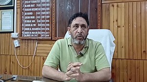 Sub-Divisional Magistrate (SDM) Karnah addresses the media regarding unauthorized absence of 15 employees from their duties. | TST National