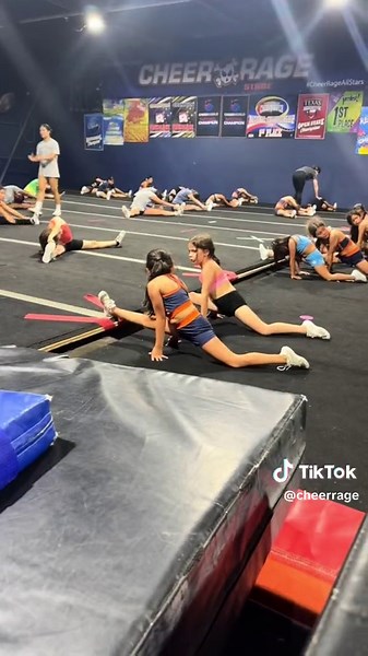 #deepstretch #StretchZone #Cheer #flexibility #hyperextension #cheerleading #Flyer #CheerRage #RageAllStars #smallgymbigheart ##cheerrageallstars