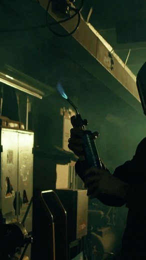 12K views · 20 reactions | The new Burnt Damascus is the stuff of legends. Prismatic, heat-treated 304 stainless steel is laser-etched and inspired by Damascus steel. Equip yourself with next-level slim, scratch-resistant durability today. Visit ridge.com/burntdamascus or tap the link in our bio to get yours. | The Ridge | Facebook