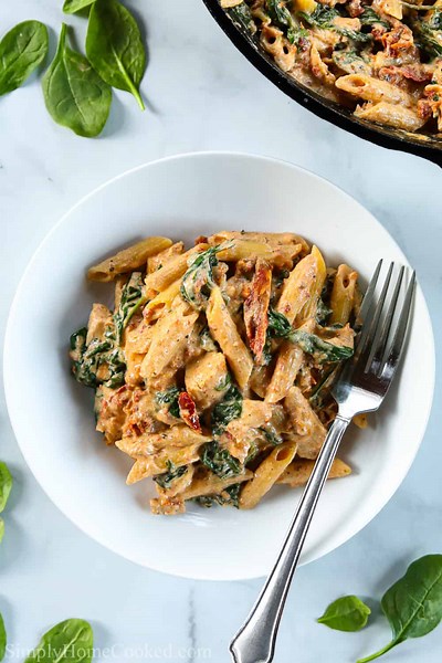 Creamy Tuscan Chicken Pasta (Video)