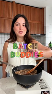 SAVE this recipe to create a big batch of a high-protein, fibre-rich mince that you can turn into quick, easy and delicious meals! This is the first episode of my new series, BATCH BUDDIES, where I’ll spend a week or so showing you first how to make a big batch of a protein-rich dish, and then 4 nutritious, simple recipes you can make with that batch buddy. First up – this mince mixture that @thecharlottemei and I developed together for a collab last year. It works really well in a variety of di
