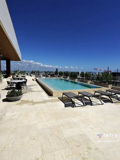 Descubre la Torre Blue Mall Luxury Suites: Vista Espectacular
