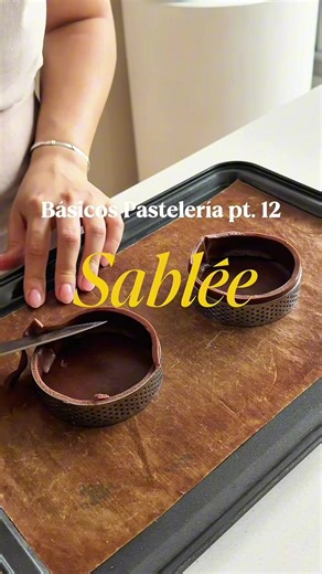 Básicos de la Pastelería pt. 12 Sablée de Chocolate 🤎 Para darle un toque EXTRA la ralladura de 1/2 Naranja le queda 🤩 RECETA ‼️ • 250 grs. Harina 0000 • 25 grs. Cacao Amargo • 95 grs. Azúcar Impalpable/Glass • Pizca de Sal • 125 grs. Manteca • 1 Huevo #fyp #easyrecipe #pasteleria #fblifestyle #recetasfaciles
