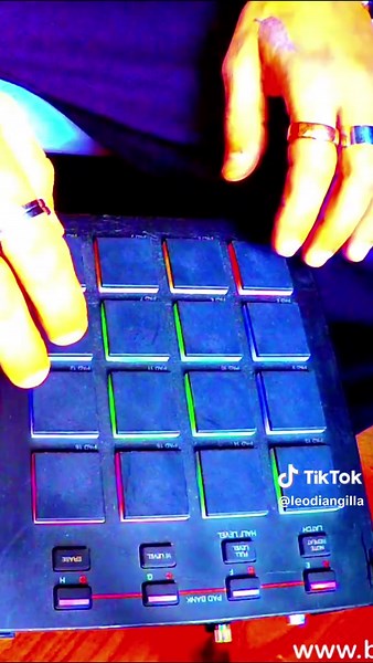 💥Another beat on my Akai MPC Live using sounds from the “STL BEAT” Sample Toolbox by Beatools.com. 📦Inside the pack, you’ll find MPC programs, Ableton Instruments, and Battery-4 patches. 👉Go check it out at www.beatools.com or at the link in bio! /// #akaimpc #beatmaking #fingerdrumming #mpclive #samplepacks #groovemaker #musicproducerlife #hiphopbeats #drumpads #beatools #leodiangilla