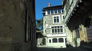 PÉROUGES - CHRONIQUE D'UNE MORT EVITEE - BERNARD JOUD