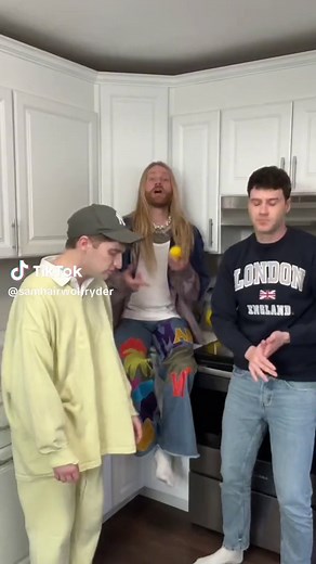 when life gives u lemons sing harmonies 🍋 #fyp #4nonblondes #whatsup