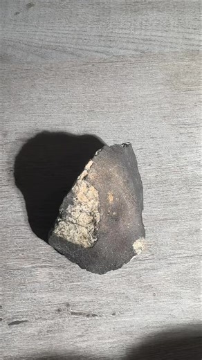 Oooo that fusion crust! LL6 chondrite - found in Libya. | Aerolite Meteorites