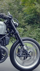R 12 Custom Project 4ビルダーが製作した車両を収めたショートムービーを公開！ 2024年春にスタートした世界初のR 12 Custom Project。 先日開催された横浜ホットロッドカスタムショーの会場では4台のマシンがお披露目されました。 BMW Motorrad Japanでは、先ほど完成した4台のR 12 Customのショートムービーを公開しました。 Hamans Custom、MOONEYES、TRIJYA Custom Motorcycles、Chirihama Sand Flatsが手がけた車両の見どころ、そして走行シーンを収録しています。 #R12CustomProject #MakeLifeAride #SoulFuel #BMWR12 #R12nineT #BMWMotorrad #BMWモトラッド #駆けぬける歓び | BMW Motorrad Japan