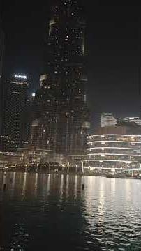 برج خليفة ليلاً من الساحة… إضاءة تخطف الأنظار #دبي_مول #اكسبلور #dubai #dubailife