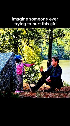 Roh An on Instagram: "日本利用压电瓷砖将脚步转化为电能。这些瓷砖捕捉来自你脚步的动能。当你行走时，你的重量和动作会对瓷砖产生压力。瓷砖会轻微弯曲，从而产生机械应力。瓷砖内部的压电材料将这种应力转化为电能。每一步都会产生少量电荷，而数百万步结合在一起就能产生足够的电力来驱动 LED 灯、数字显示屏和传感器。在像涩谷车站这样繁忙的地方，每天大约有 240 万个脚步为这一系统作出贡献。这些电能可以被储存或立即使用，从而减少对传统电力来源的依赖，并支持可持续的城市基础设施。这种方法将日常运动转化为实用的可再生能源 #日本 #知识 #事实 #你知道吗 #推荐 #科技 #创新 #历史 #技术 #实验 #热门 日本利用压电瓷砖将脚步转化为电能。这些瓷砖捕捉来自你脚步的动能。当你行走时，你的重量和动作会对瓷砖产生压力。瓷砖会轻微弯曲，从而产生机械应力。瓷砖内部的压电材料将这种应力转化为电能。每一步都会产生少量电荷，而数百万步结合在一起就能产生足够的电力来驱动 LED 灯、数字显示屏和传感器。在像涩谷车站这样繁忙的地方，每天大约有 240 万个脚步为这一系统作出贡献。这些电能可以被