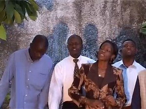 🎶 Jésus est le réconfort de tous les rejetés La gloire des rachetés En Lui je vis de nouveau Et rien n’est si beau Même au comble du désespoir Jésus peut changer ton histoire Il viendra essuyer les larmes de tes yeux Arroser ton âme de la rosée des cieux 🎶 Reconnaissez-vous ce cantique ? Partagez en commentaire : le titre, le nom de l’album et sa date de sortie ! PS : Qui reconnaissez-vous sur la vidéo ? 😅 #GaelMusic #GaelMinistries | Groupe Adorons L'Eternel, GAEL