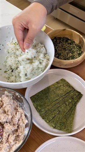 Save this easy recipe for Onigiri. It’s basically a handheld rice sandwich that I filled with tuna. Ingredients- one 12oz can of tuna, 1/4 cup of kewpie Mayo, 1 1/2 cups short grain rice, 1 1/2 tbsps of rice wine vinegar, 1/4 cup fruikake, 2 large sheets of roasted seaweed. Instructions- rinse rice 3 times in cold water and add equal parts water to rice to rice cooker. Once cooked add rice to bowl and mix in rice wine vinegar and half of the fruikake. In a small bowl mix tuna and kewpie Mayo. Cu